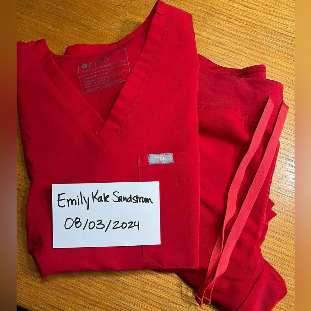 Xs catarina top, xs petite kade bottoms. Figs winning red